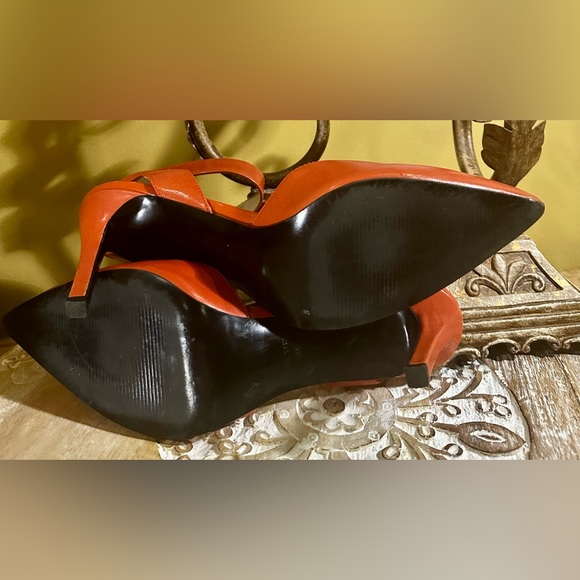 Nine West  “Suzyo” Heels with Ankle Strap and Pointed Toe. Size 8 - Picture 11 of 12